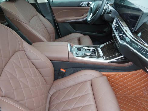 Certified 2025 BMW X7 xDrive40i w/ Parking Assistance Package AWD/4WD image 13