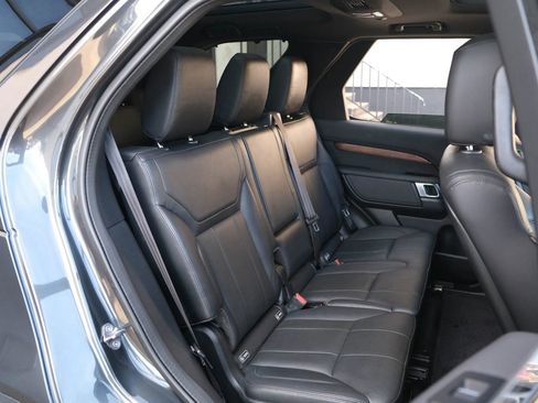 Used 2019 Land Rover Discovery HSE image 30