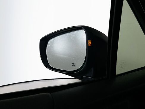 Used 2024 Subaru Crosstrek 2.0i Premium image 16