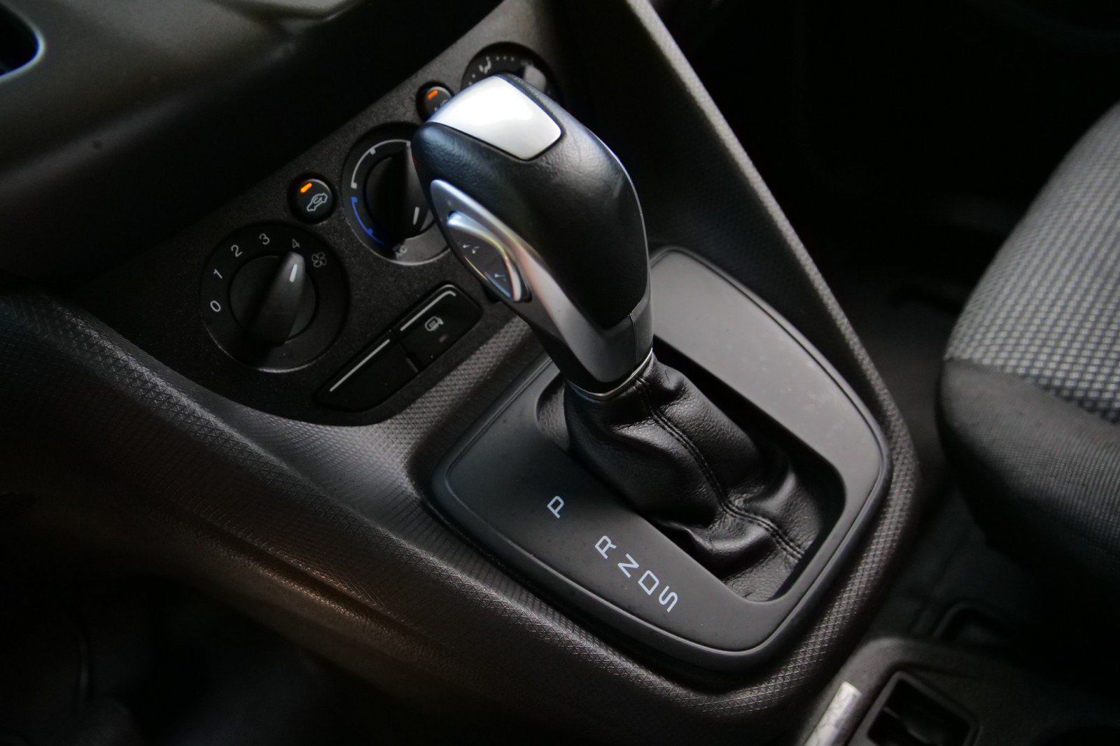 Used 2015 Ford Transit Connect XL FWD image 16