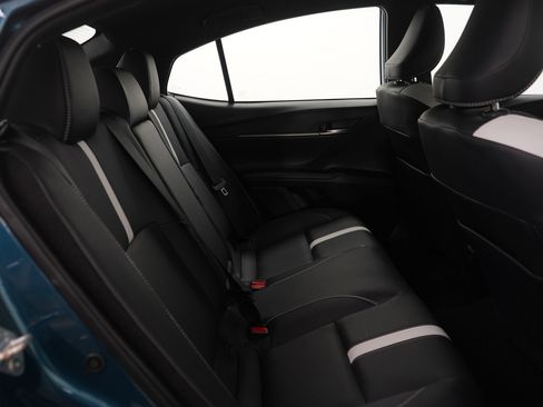 Used 2025 Toyota Camry SE image 11