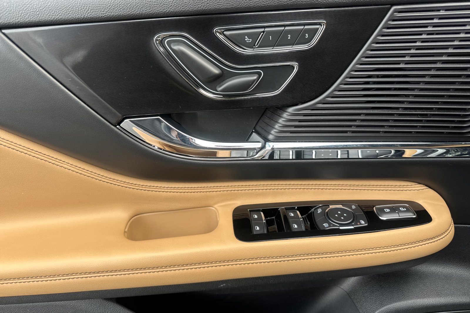 Used 2022 Lincoln Corsair Grand Touring AWD/4WD image 11