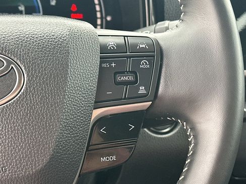 Used 2025 Toyota Camry SE image 15