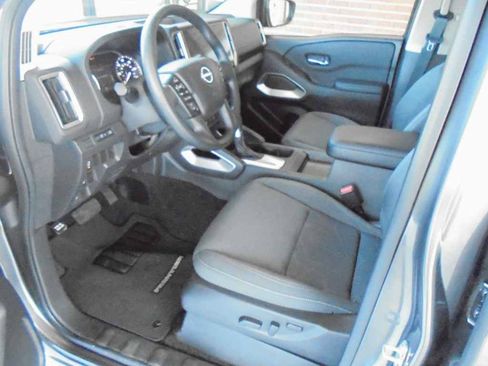 Used 2025 Nissan Frontier SV RWD image 7
