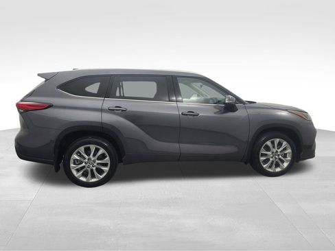 Used 2023 Toyota Highlander Limited image 4