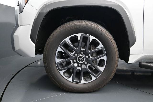 Used 2023 Toyota Tundra Limited AWD/4WD image 16