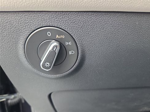 New 2025 Volkswagen Taos SEL image 15