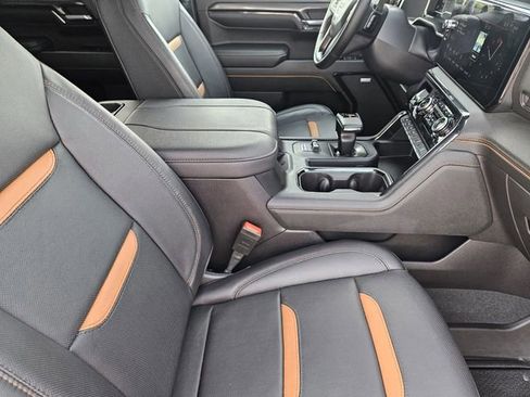 Used 2024 GMC Sierra 1500 AT4 w/ Technology Package AWD/4WD image 15