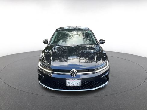 Used 2025 Volkswagen Jetta SE image 4