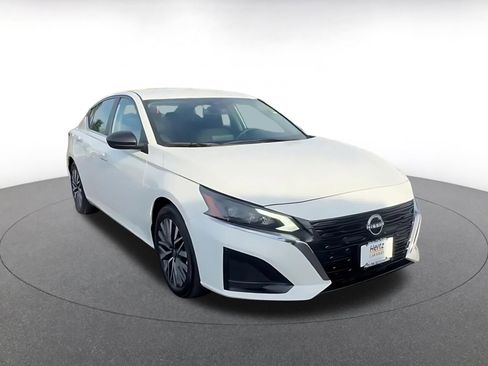 Used 2025 Nissan Altima 2.5 SV image 3