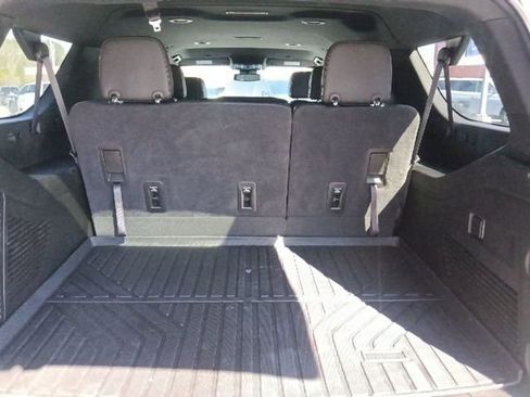 Used 2024 GMC Yukon XL SLT image 32