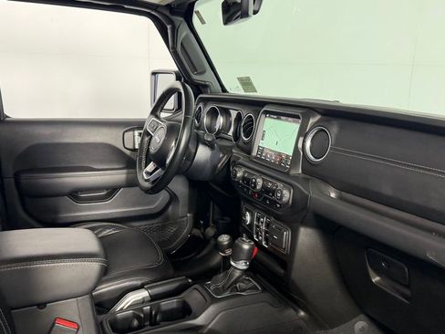 Used 2022 Jeep Wrangler Unlimited Sahara AWD/4WD image 38