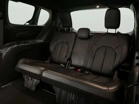 Used 2025 Chrysler Pacifica Select FWD image 63