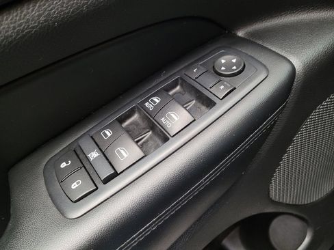 Used 2017 Jeep Grand Cherokee Laredo AWD/4WD image 27