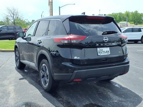 Used 2024 Nissan Rogue SV FWD image 2