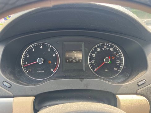 Used 2013 Volkswagen Jetta SE FWD image 4
