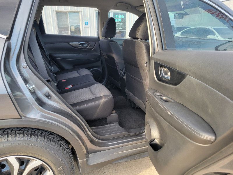 Used 2017 Nissan Rogue S FWD image 22