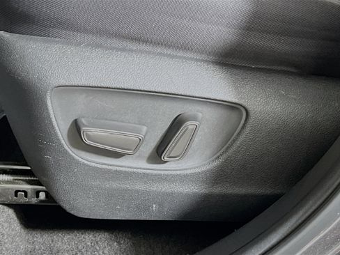 Used 2023 Toyota Highlander LE image 16