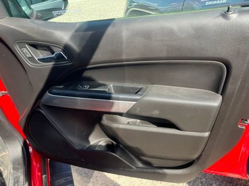 Used 2018 Chevrolet Colorado LT AWD/4WD image 14