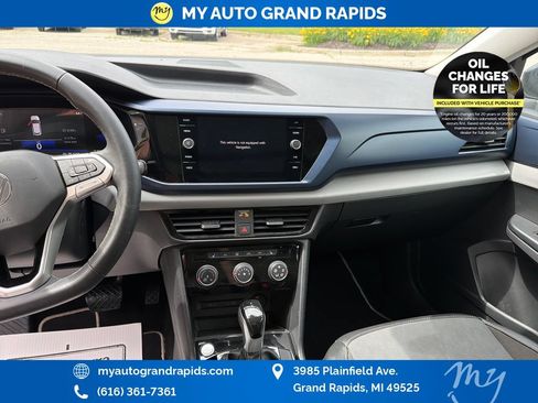 Used 2023 Volkswagen Taos SE w/ Panoramic Sunroof Package AWD/4WD image 19