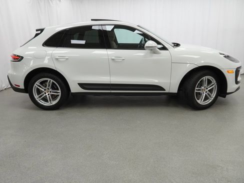 Used 2023 Porsche Macan image 10