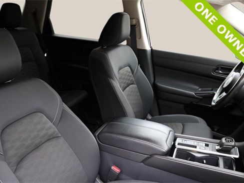 Used 2024 Nissan Pathfinder SV image 17