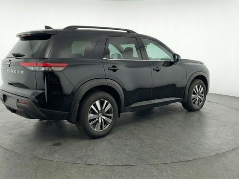 Used 2025 Nissan Pathfinder SV image 9