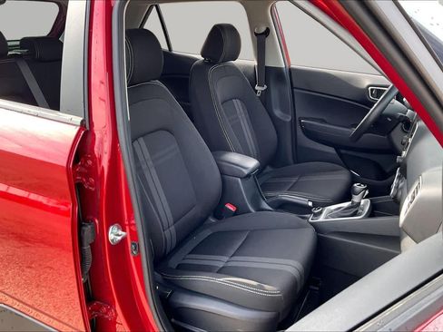 Used 2025 Hyundai Venue SEL FWD image 9