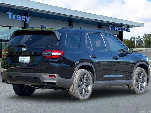 Used 2026 Honda Pilot Sport image 6