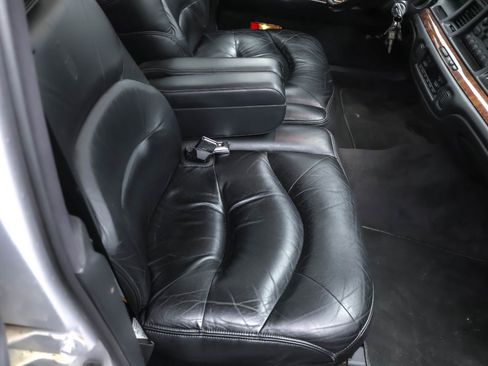 Used 1995 Lincoln Town Car Signature image 14