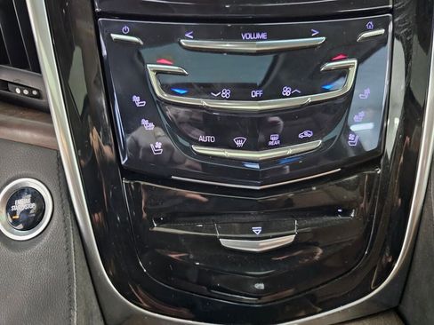 Used 2019 Cadillac Escalade Luxury AWD/4WD image 27