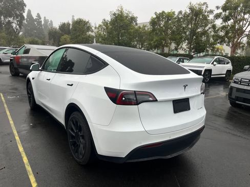 Used 2021 Tesla Model Y Long Range image 4