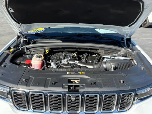 Used 2024 Jeep Grand Cherokee L Limited w/ Luxury Tech Group II image 31