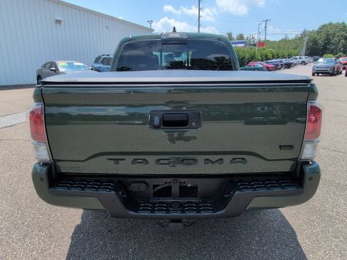 Used 2021 Toyota Tacoma TRD Off-Road w/ TRD Premium Off Road Package AWD/4WD image 6