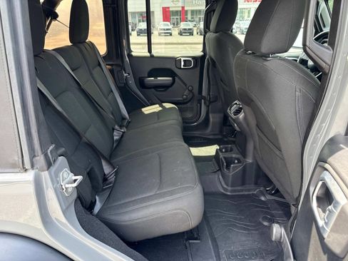 Used 2018 Jeep Wrangler Unlimited Sport image 17