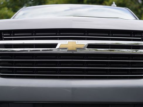 Used 2021 Chevrolet Suburban LT w/ Rear Media and Nav Package RWD image 41