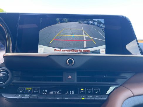 Used 2025 Toyota Crown Signia AWD/4WD image 6