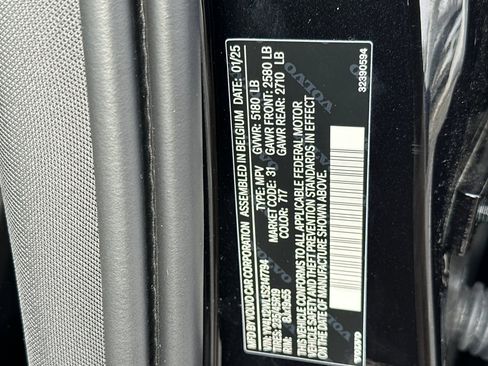 New 2025 Volvo V60 B5 Cross Country Ultra w/ Protection Package Premier image 23