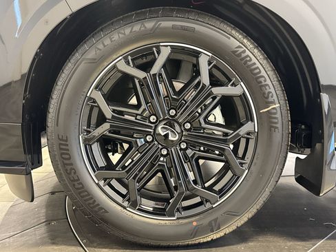 New 2026 INFINITI QX80 4WD image 10