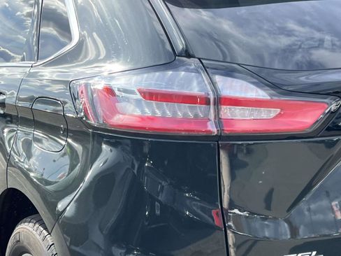 Used 2023 Ford Edge SEL w/ Convenience Package image 8