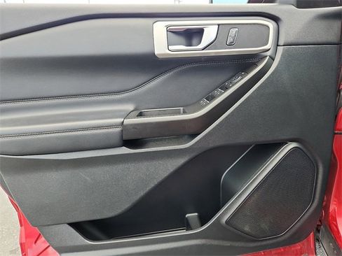 Used 2020 Ford Explorer XLT w/ Equipment Group 202A image 13