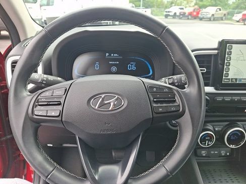 Used 2023 Hyundai Venue Limited FWD image 32