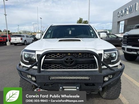 Used 2011 Toyota Tacoma 4x4 Access Cab V6 w/ TRD Sport Pkg image 1