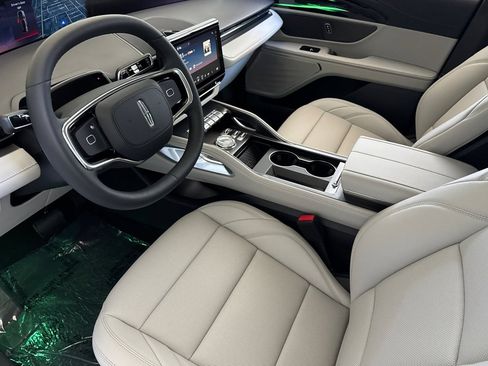 New 2026 Lincoln Nautilus Premier AWD/4WD image 7