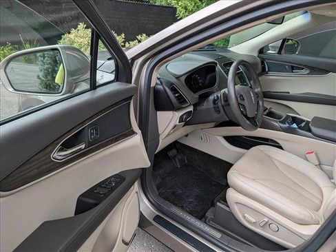 Used 2018 Lincoln MKX Reserve w/ Driver Assistance Package AWD/4WD image 28