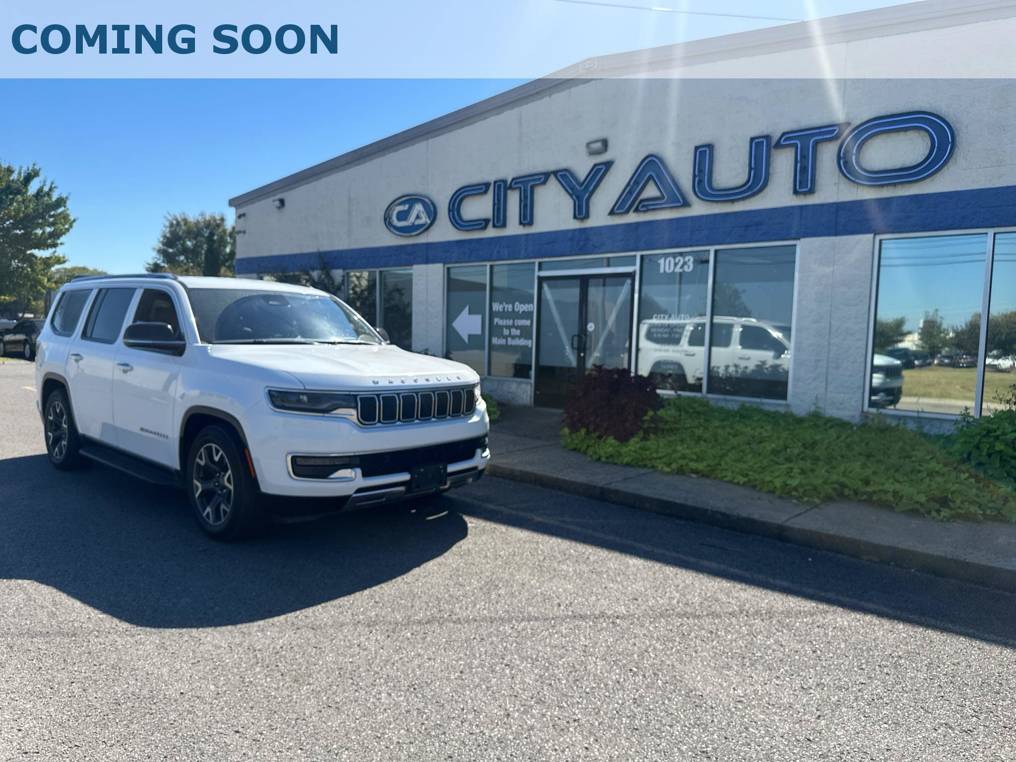 Used 2024 Jeep Wagoneer Series III AWD/4WD image 1