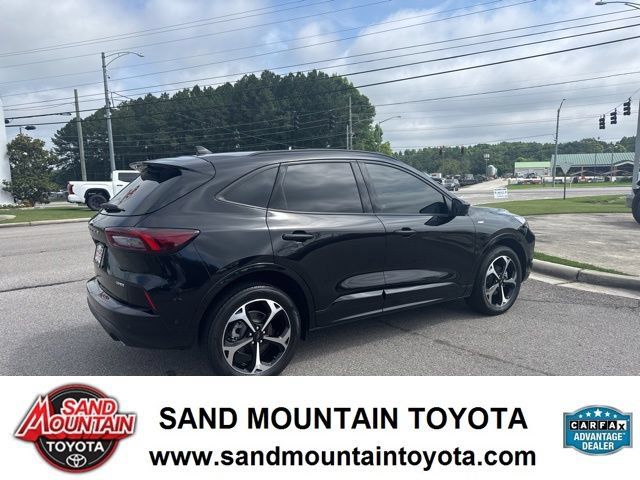 Used 2023 Ford Escape ST-Line Elite w/ Premium Technology Package AWD/4WD image 3