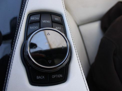 Used 2016 BMW 650i Convertible RWD image 32