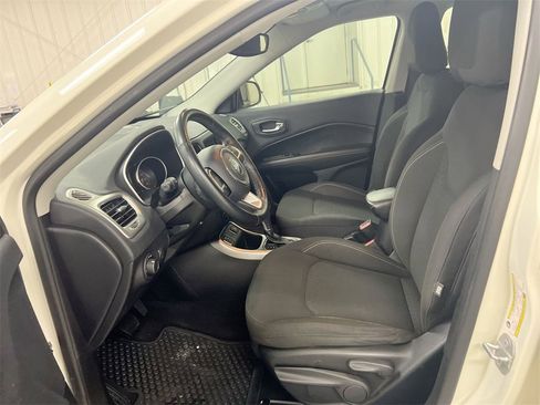Used 2019 Jeep Compass Sport w/ Cold Weather Group image 4