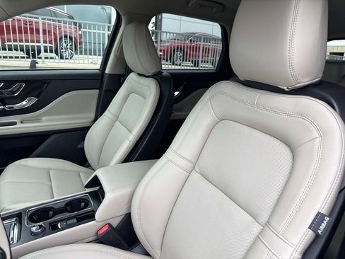 New 2026 Lincoln Corsair Premiere image 21